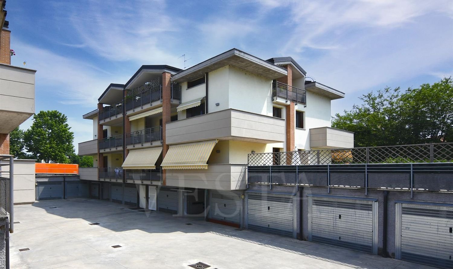 Квартира с 3 комнатами в Инцаго, Италия № 339069