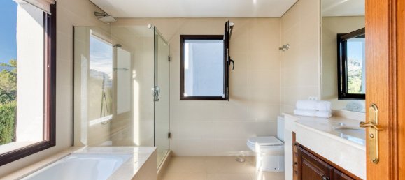 8 bedrooms Villa in Marbella Golden Mile, Spain No. 2948 4