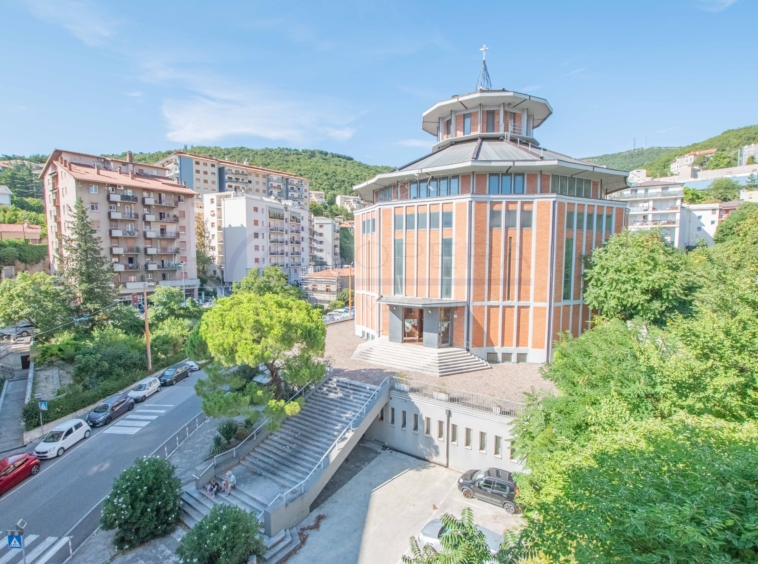 Apartamento de 2 dormitorios en Trieste, Italy No. 273478