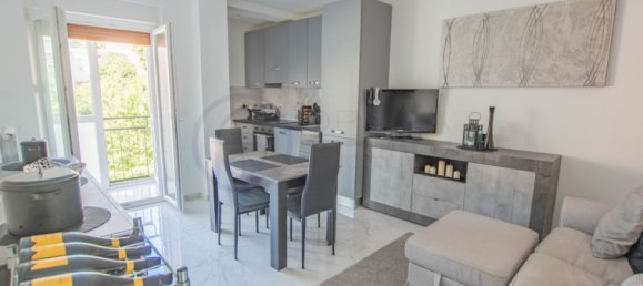 Apartamento de 2 dormitorios en Trieste, Italy No. 273478 2