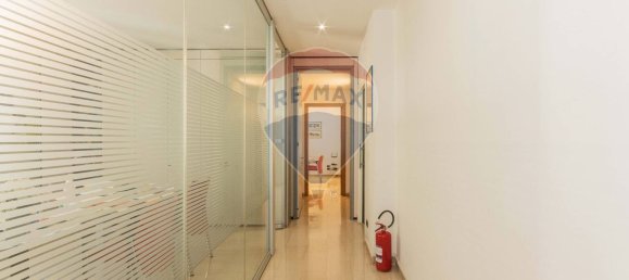 Офис 140м² в Бари, Италия № 274999 8