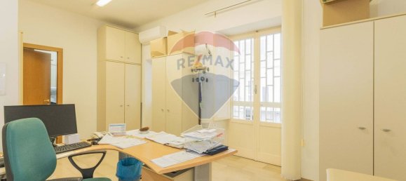 Офис 140м² в Бари, Италия № 274999 10