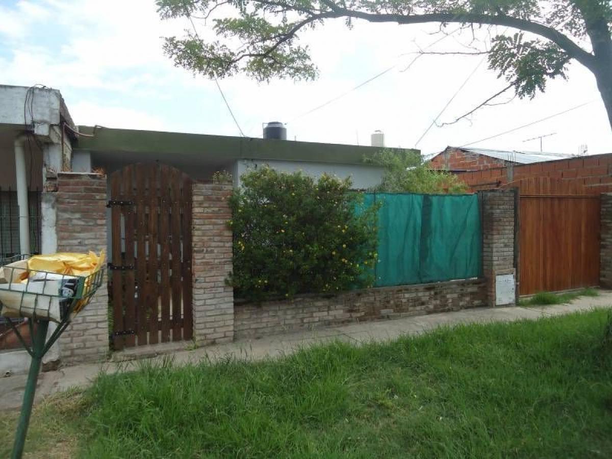 2 bedrooms House in Almirante Brown, Argentina No. 100563
