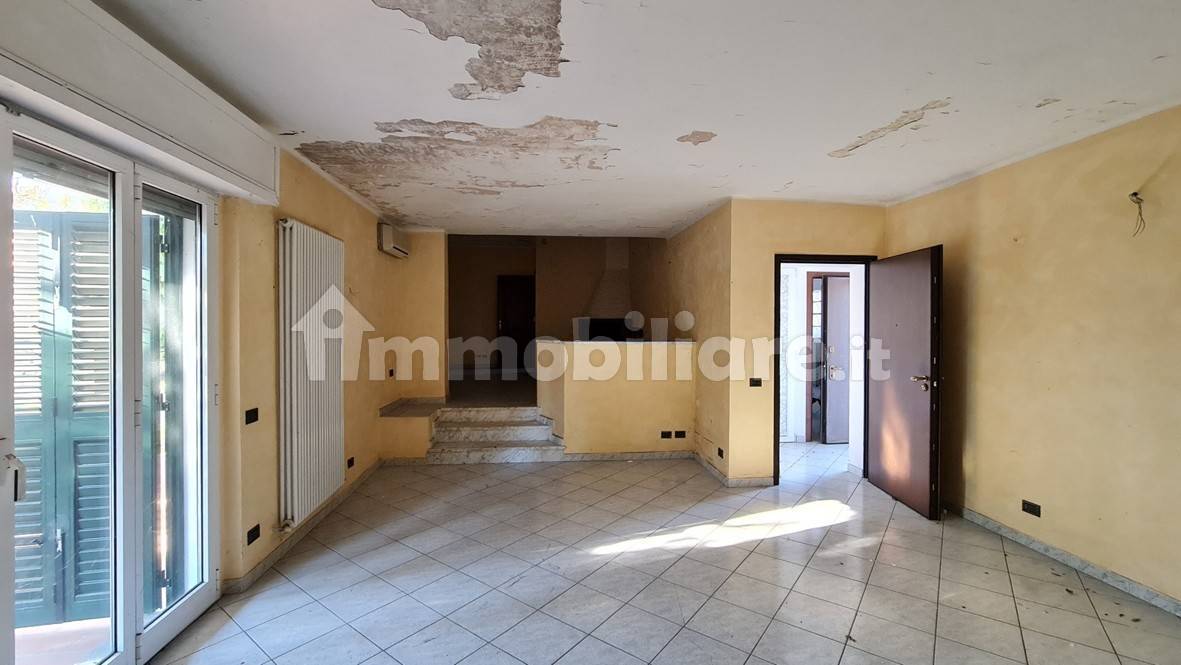 Квартира с 4 спальнями в Лентате суль Севезо, Италия № 281694