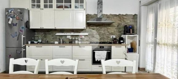 4 bedrooms Apartment in Rome, Italy No. 222482 3