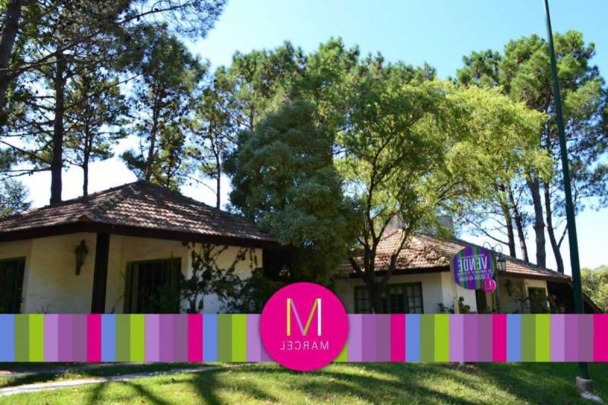 3 bedrooms House in Mar del Plata, Argentina No. 100239