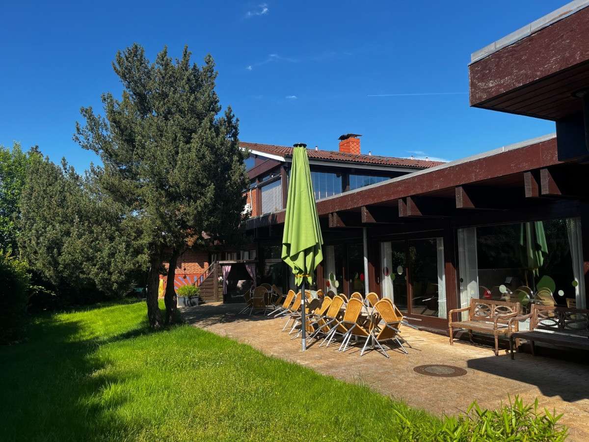 1100m² Building in Cuxhaven, Germany No. 365039