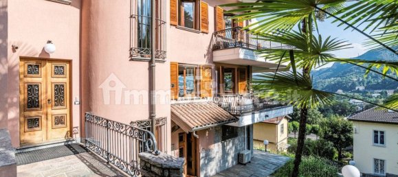 7 bedrooms Villa in Como, Italy No. 158983 4