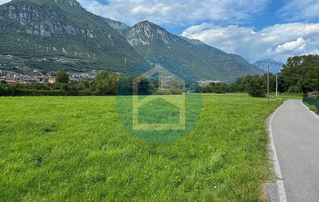 Terreno en Costa Volpino, Italy 2945 m² No. 296812