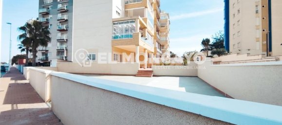 Apartamento de 2 dormitorios en Guardamar del Segura, Spain No. 291359 3