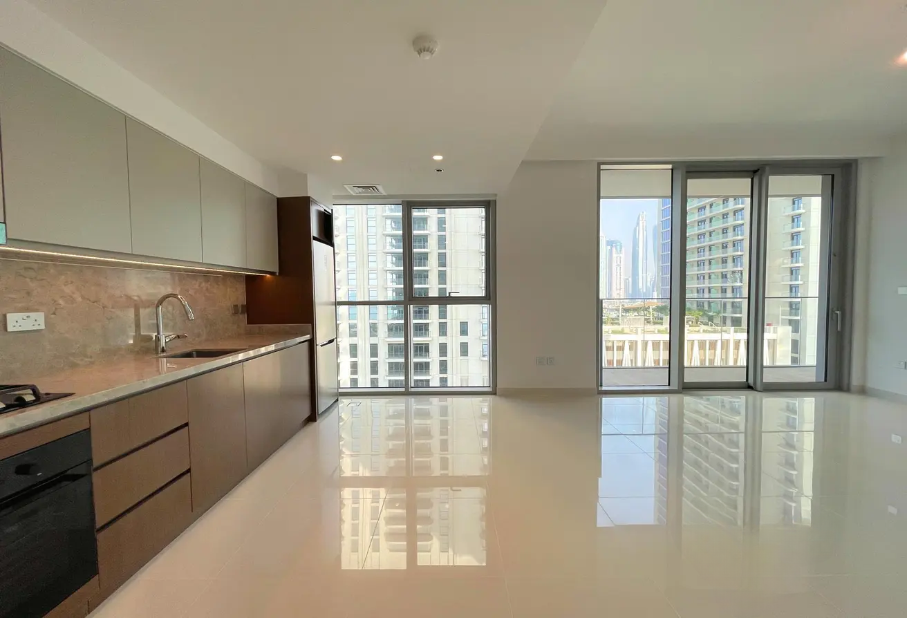 Studio in Dubai, UAE No. 21371