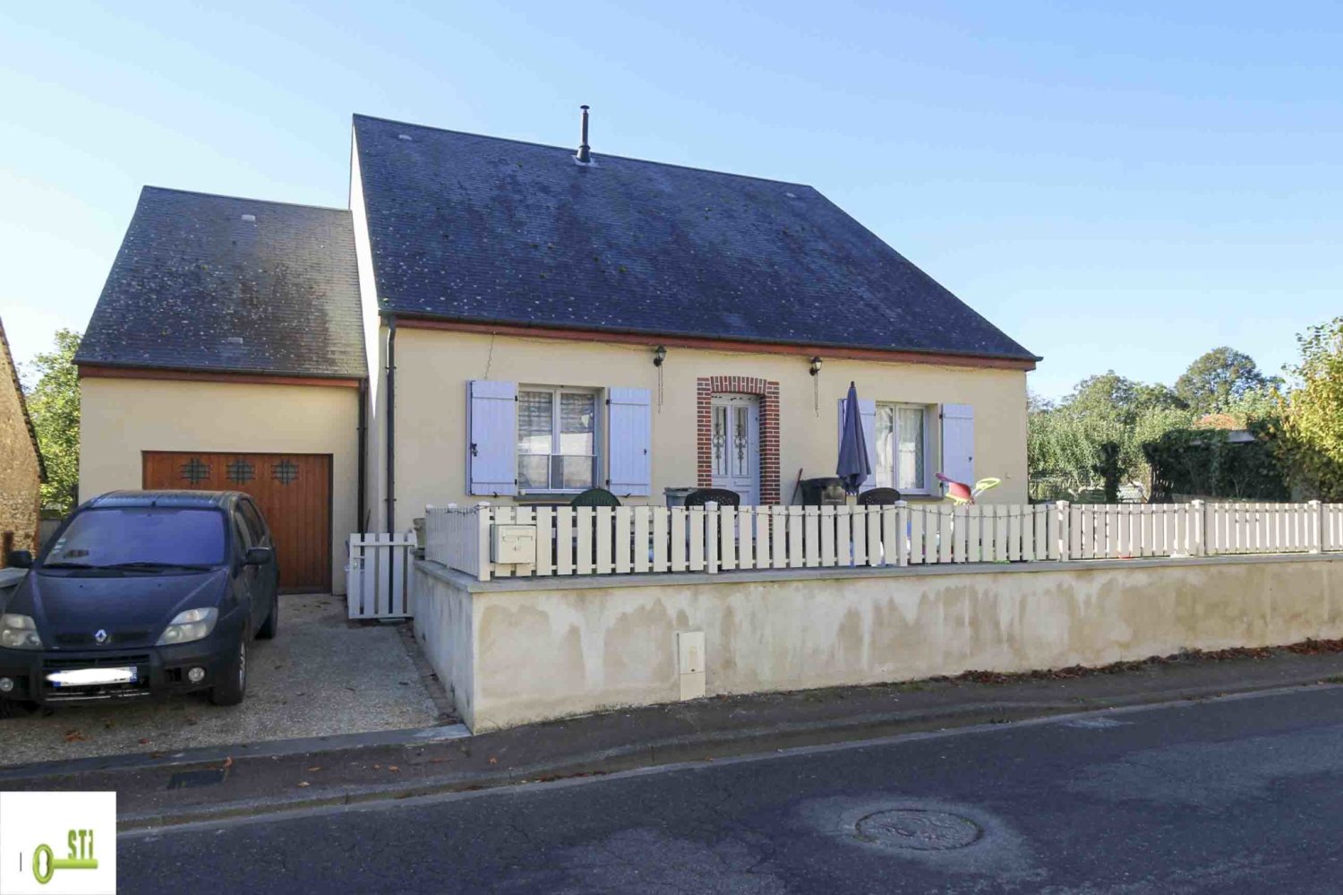 Casa de 3 dormitorios en Chatillon-Coligny, France No. 220922