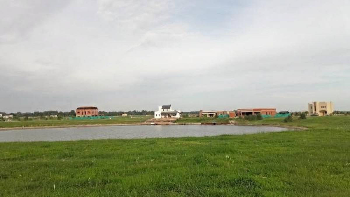  Land in Escobar, Argentina No. 111597