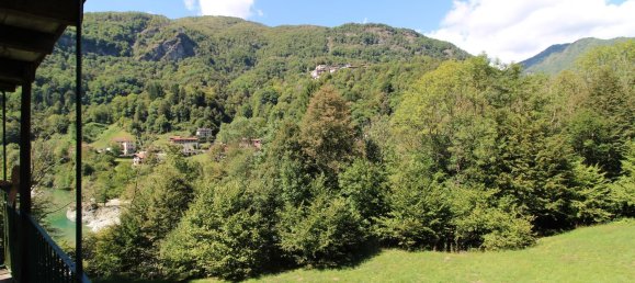 5 bedrooms House in Varallo, Italy No. 330671 2