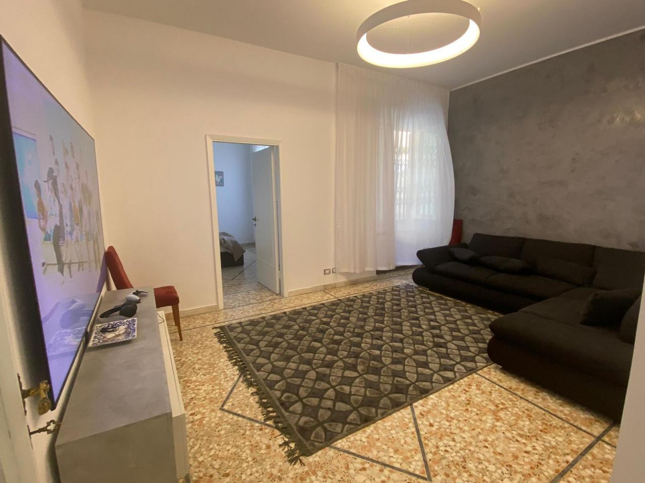 5 rooms Apartment in Florence, Italy No. 32985