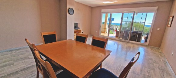 Apartamento de 3 dormitorios en Marbella, Spain No. 32286 4