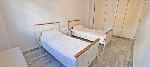 Apartamento de 3 dormitorios en Marbella, Spain No. 32286 26