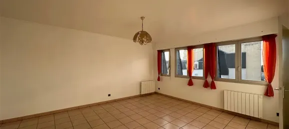 2 bedrooms Apartment in Chartres, France No. 210516 2
