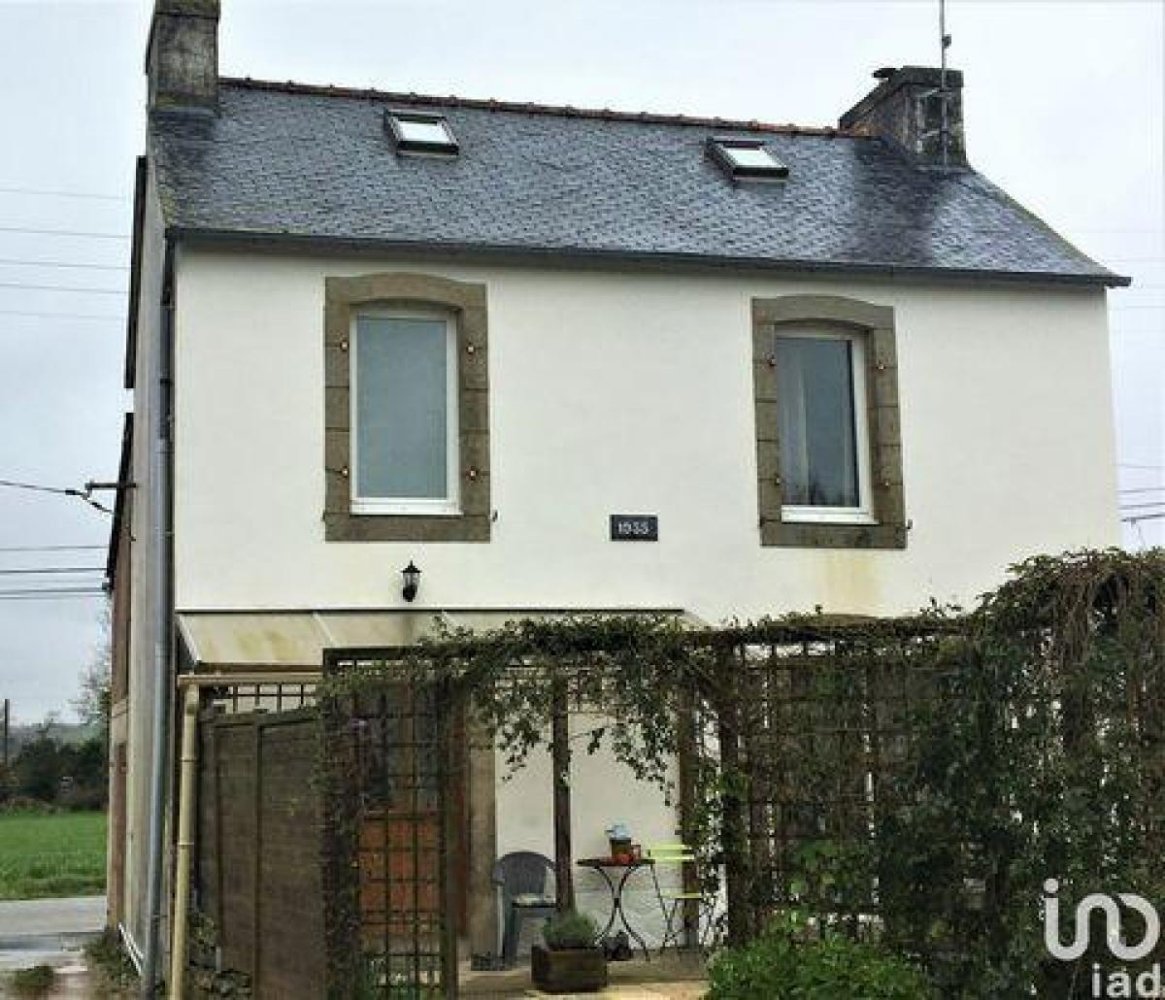 Casa de 3 dormitorios en Cast, France No. 2432