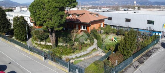 15 rooms Building in Mozzo, Italy No. 4588 17