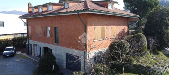 15 rooms Building in Mozzo, Italy No. 4588 3