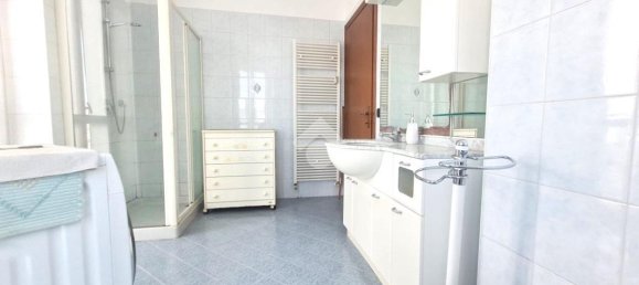 15 rooms Building in Mozzo, Italy No. 4588 6