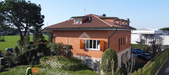 15 rooms Building in Mozzo, Italy No. 4588 5