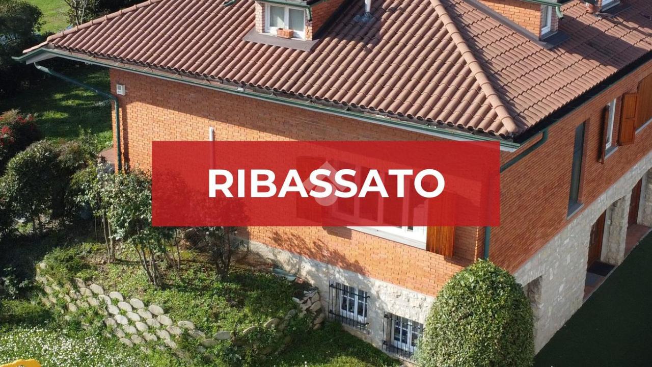 Здание с 15 комнатами в Моццо, Италия № 4588