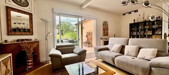 6 bedrooms House in Colombes, France No. 299603 4