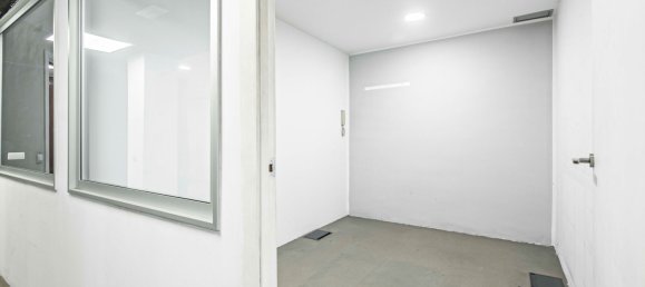 192m² Commercial property in Barcelona, Spain No. 21007 12