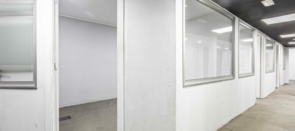 192m² Commercial property in Barcelona, Spain No. 21007 15