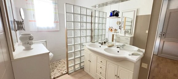 Casa de 3 dormitorios en Saint-Gilles-Croix-de-Vie, France No. 331104 14