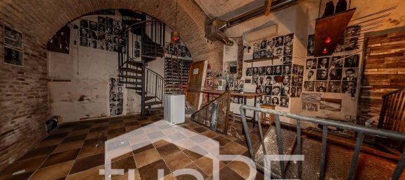 100m² Commercial property in Rome, Italy No. 78582 9