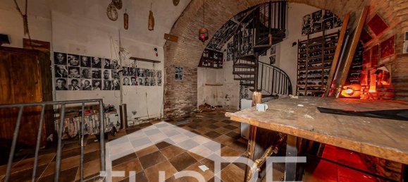 100m² Commercial property in Rome, Italy No. 78582 16