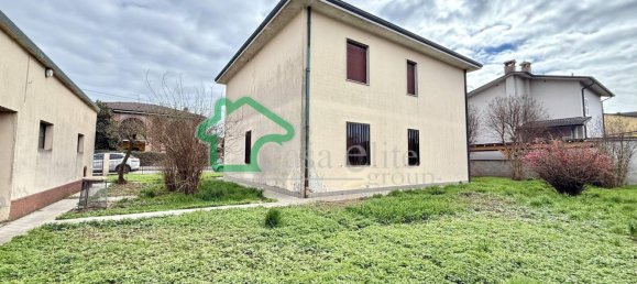 Вилла с 6 комнатами в Казалетто Чередано, Италия № 213975 2