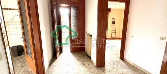 Вилла с 6 комнатами в Казалетто Чередано, Италия № 213975 41