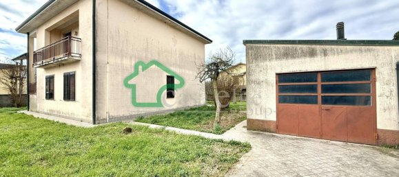 Вилла с 6 комнатами в Казалетто Чередано, Италия № 213975 3