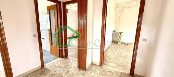 Вилла с 6 комнатами в Казалетто Чередано, Италия № 213975 39