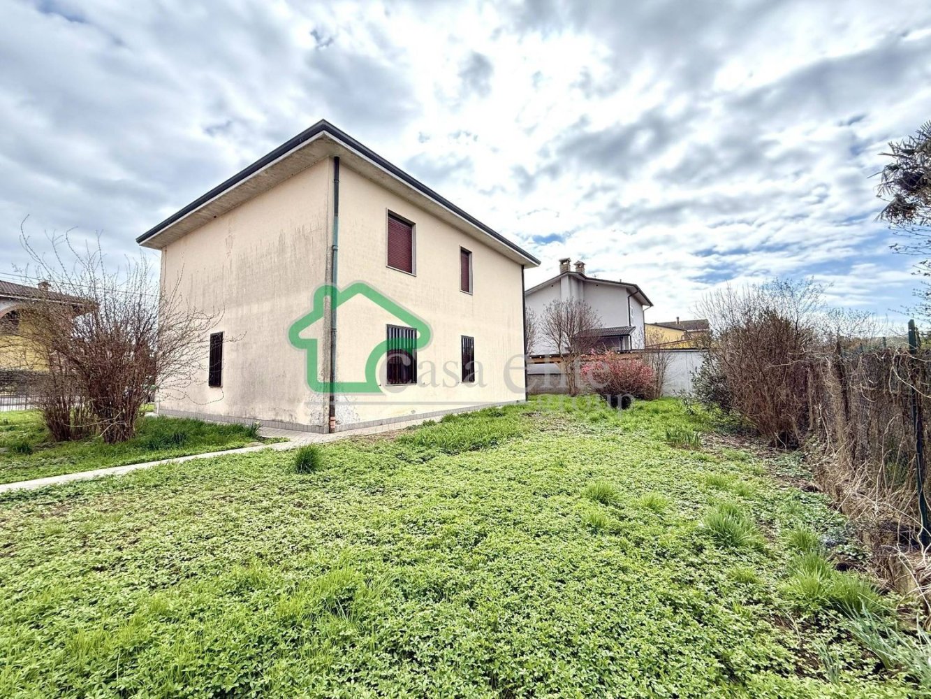 Вилла с 6 комнатами в Казалетто Чередано, Италия № 213975