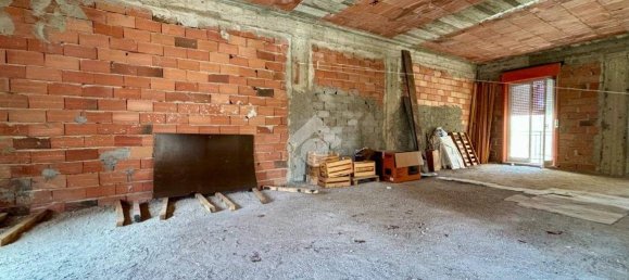 2 Schlafzimmer Haus in Messina, Italy, Nr. 261970 2