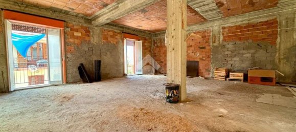 2 Schlafzimmer Haus in Messina, Italy, Nr. 261970 10