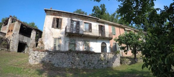 5 bedrooms House in Arona, Italy No. 223827 3