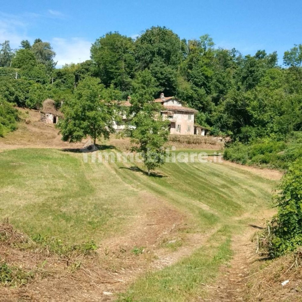 5 bedrooms House in Arona, Italy No. 223827