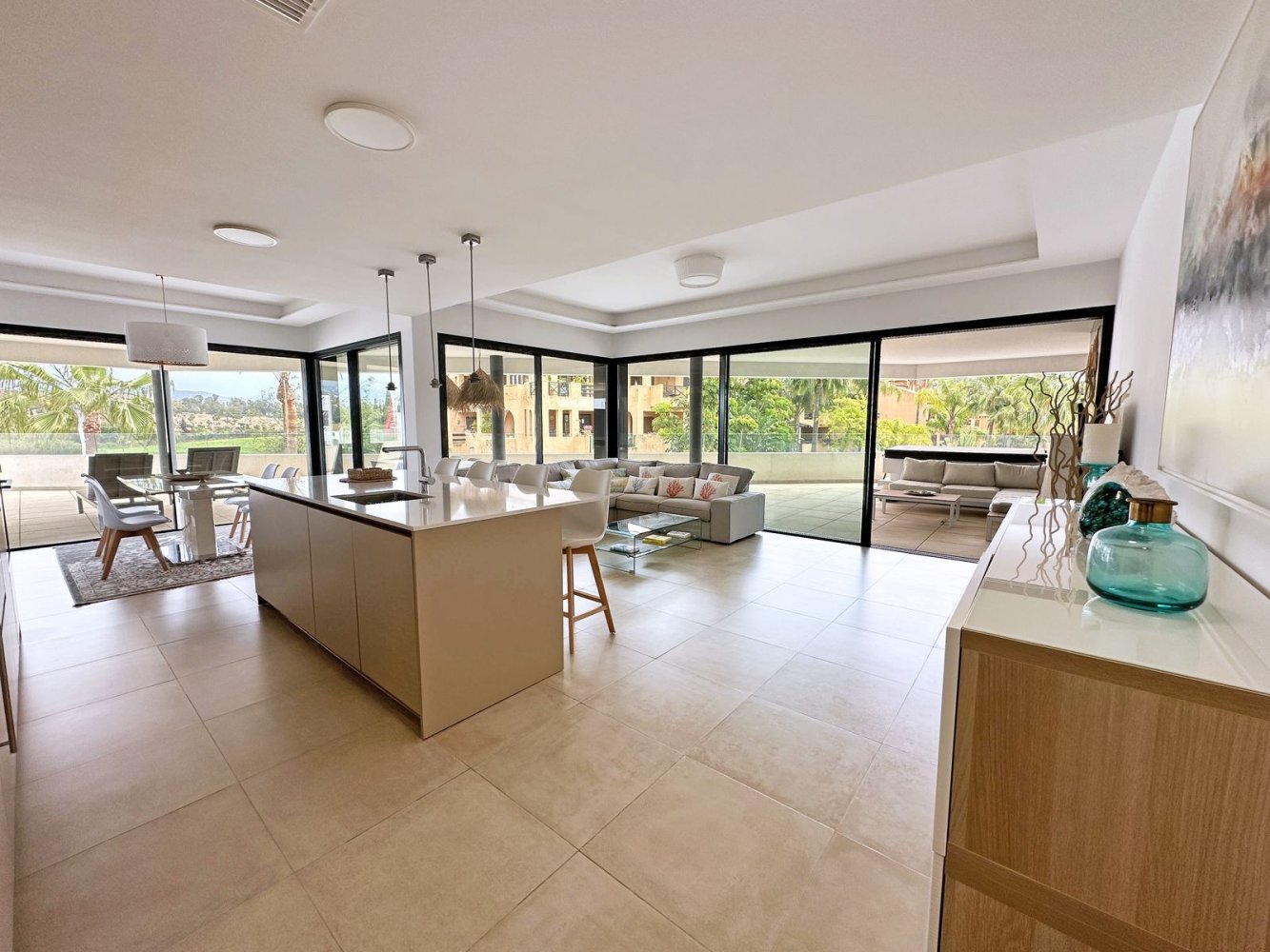 3 Schlafzimmer Wohnung in Estepona, Spain, Nr. 135010