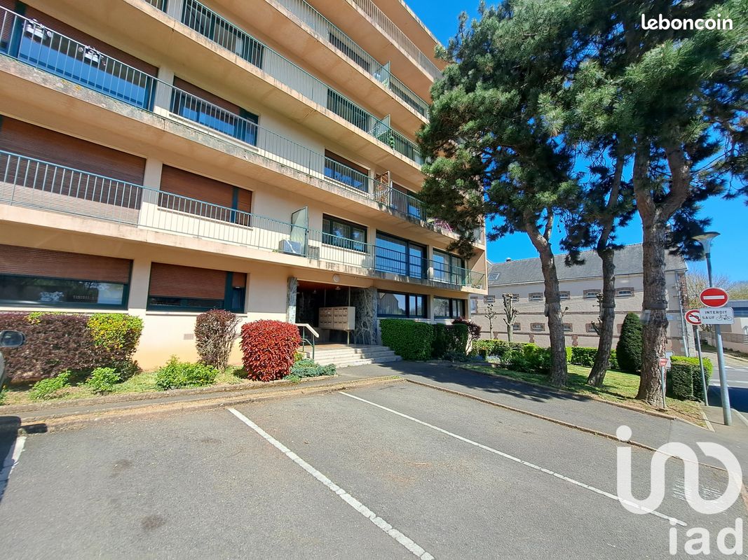 3 rooms Apartment in Chartres, France No. 42411