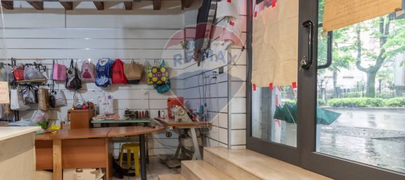 2 rooms Commercial property in Brescia, Italy No. 356206 3