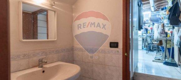 2 rooms Commercial property in Brescia, Italy No. 356206 11