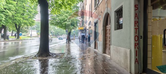 2 rooms Commercial property in Brescia, Italy No. 356206 9