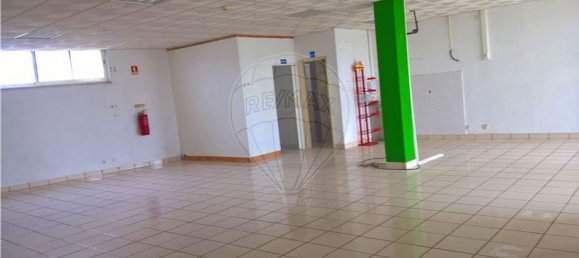 131m² Commercial property in Almeirim, Portugal No. 79632 4