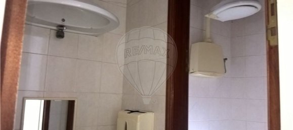 131m² Commercial property in Almeirim, Portugal No. 79632 7